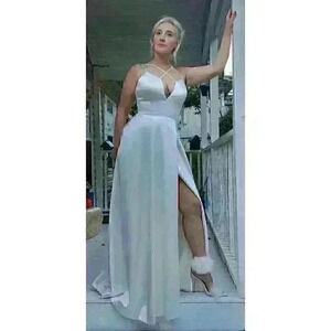 Jovani Wedding Dress In Ivory Size 6 Brand New Elegant Deep V